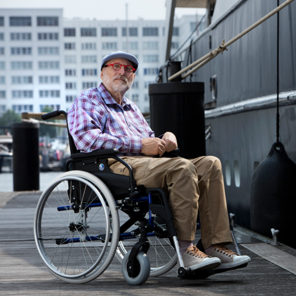 Lightweight aluminum wheelchair V300 Vermeiren